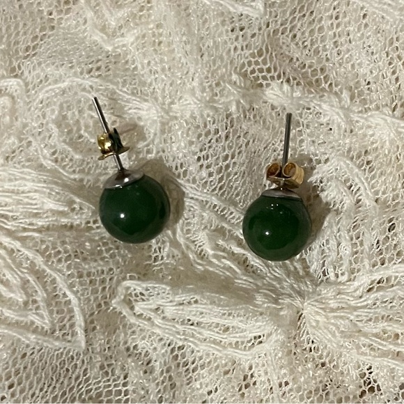BEAUTIFUL JADE STUD EARRINGS!! $18 OR BEST OFFER!! - Picture 1 of 1